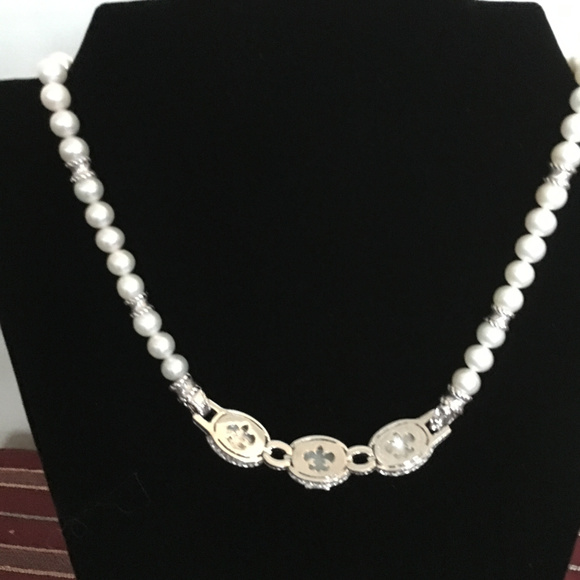 JUDITH RIPKA STERLING SILVER CULTURED PEARL NECK - Picture 2 of 7